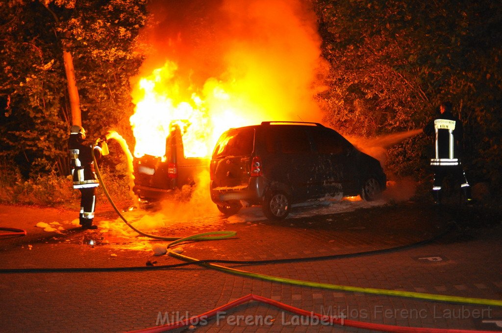 Wieder brennende Autos in Koeln Hoehenhaus P100.JPG
